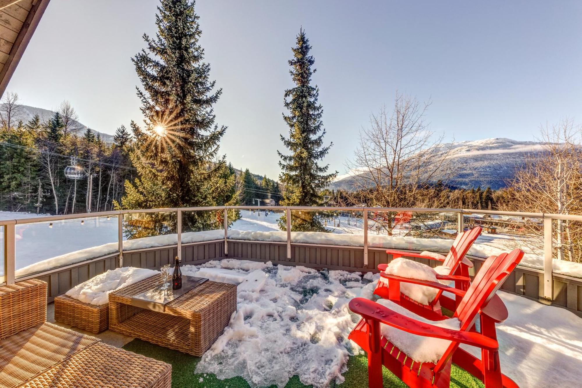 The Lookout Penthouse // A Luxe Suite In Whistler Esterno foto