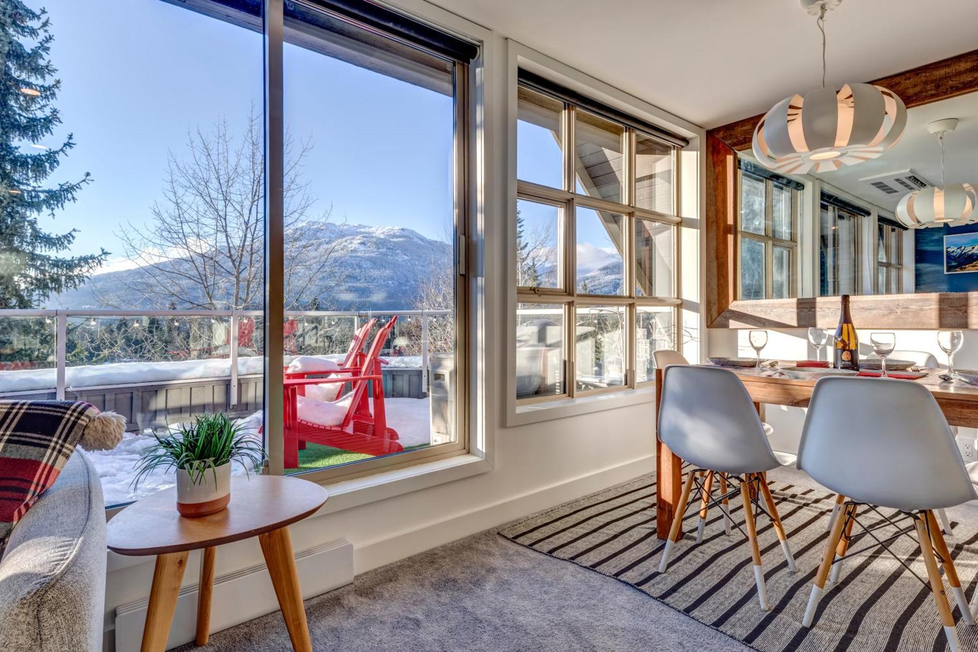 The Lookout Penthouse // A Luxe Suite In Whistler Esterno foto