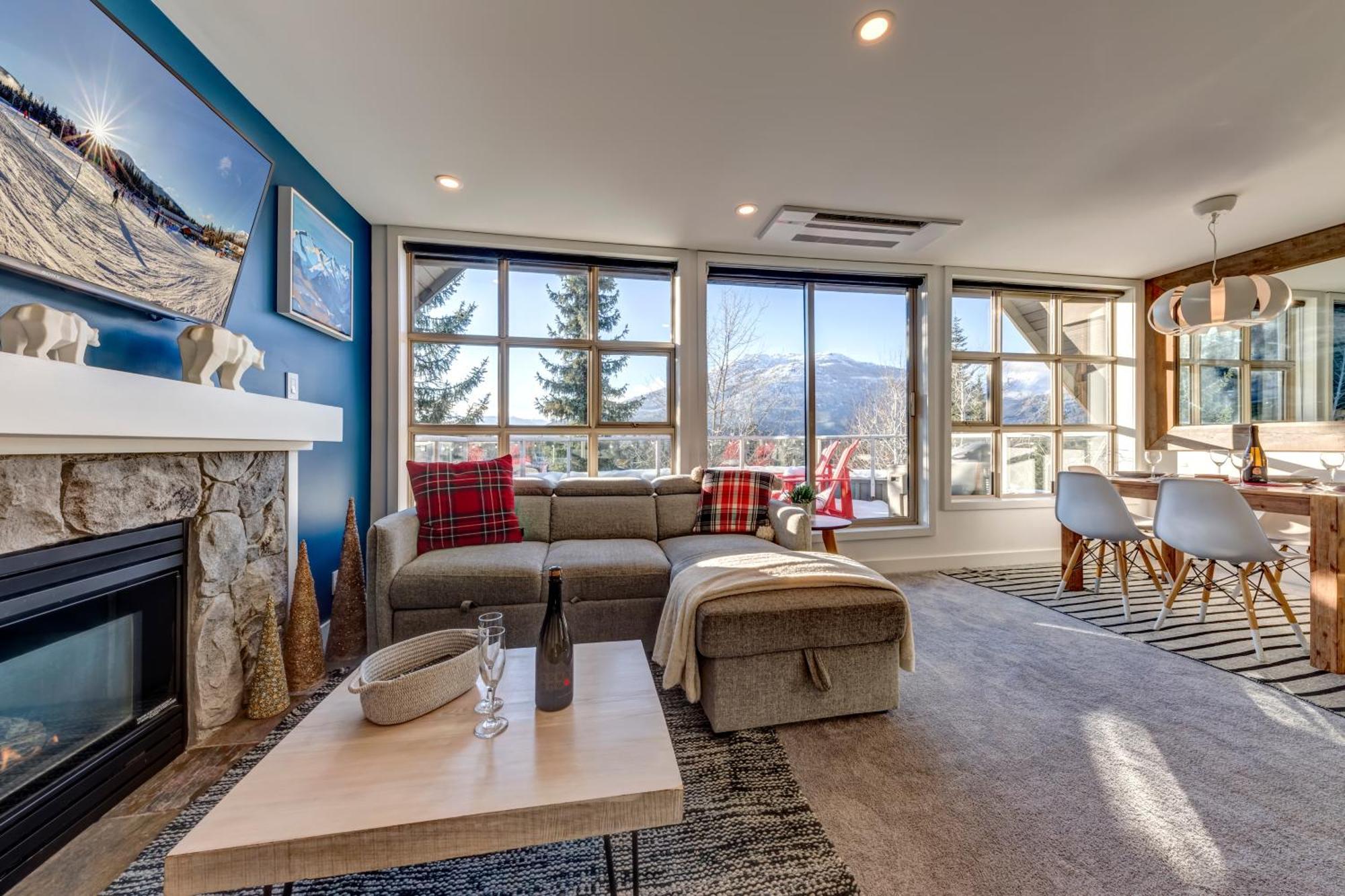 The Lookout Penthouse // A Luxe Suite In Whistler Esterno foto