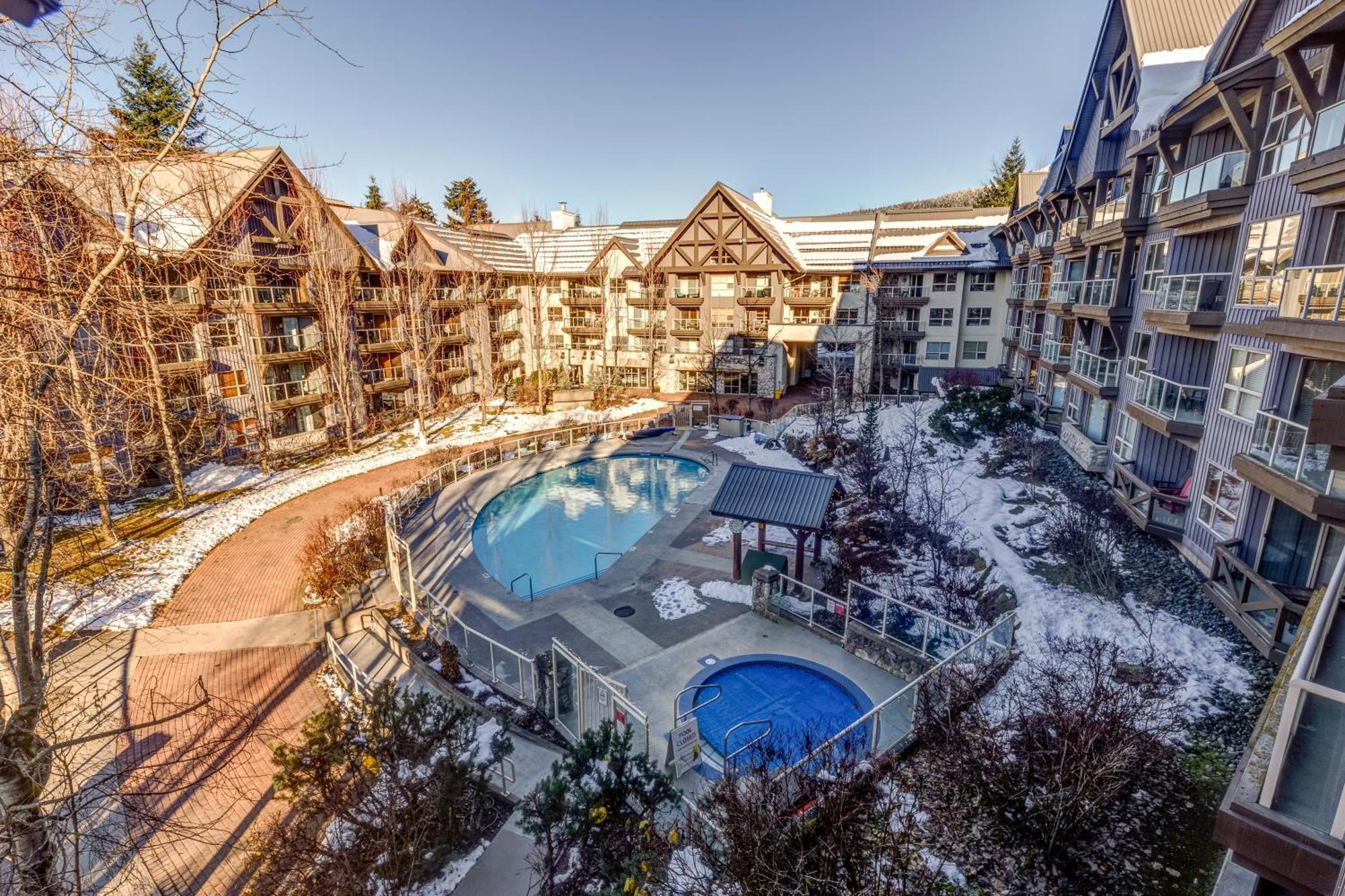 The Lookout Penthouse // A Luxe Suite In Whistler Esterno foto
