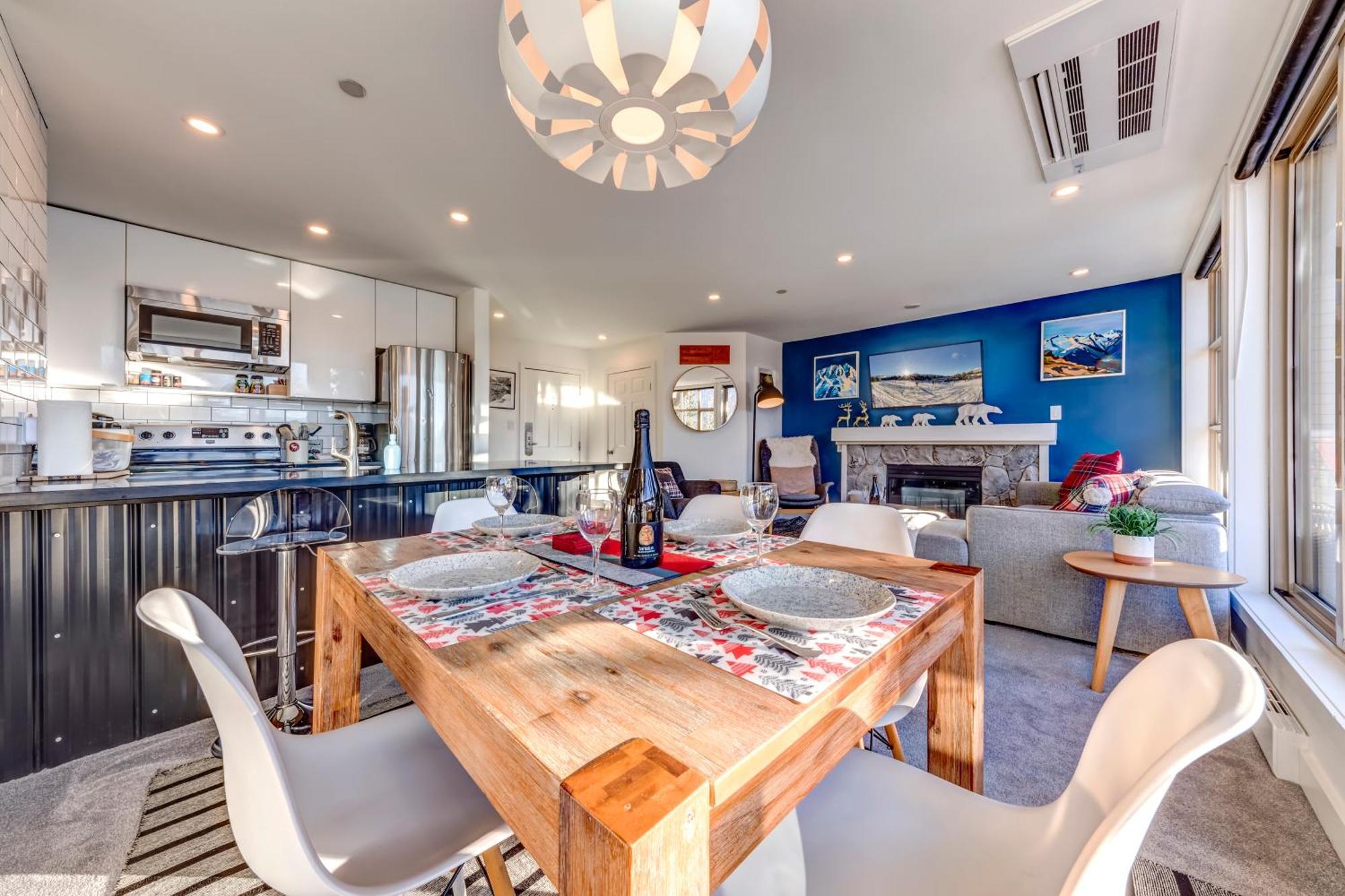 The Lookout Penthouse // A Luxe Suite In Whistler Esterno foto