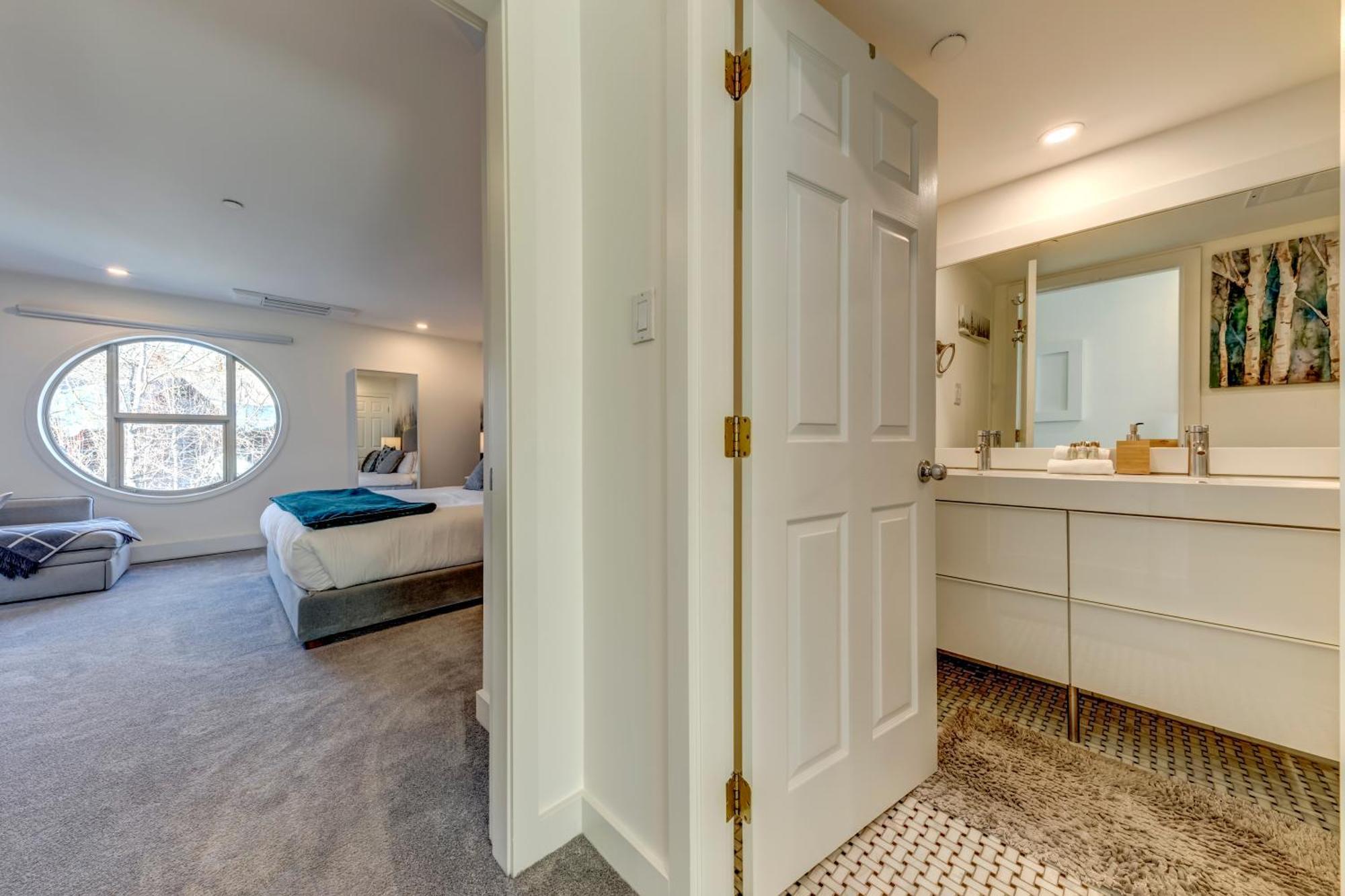 The Lookout Penthouse // A Luxe Suite In Whistler Esterno foto