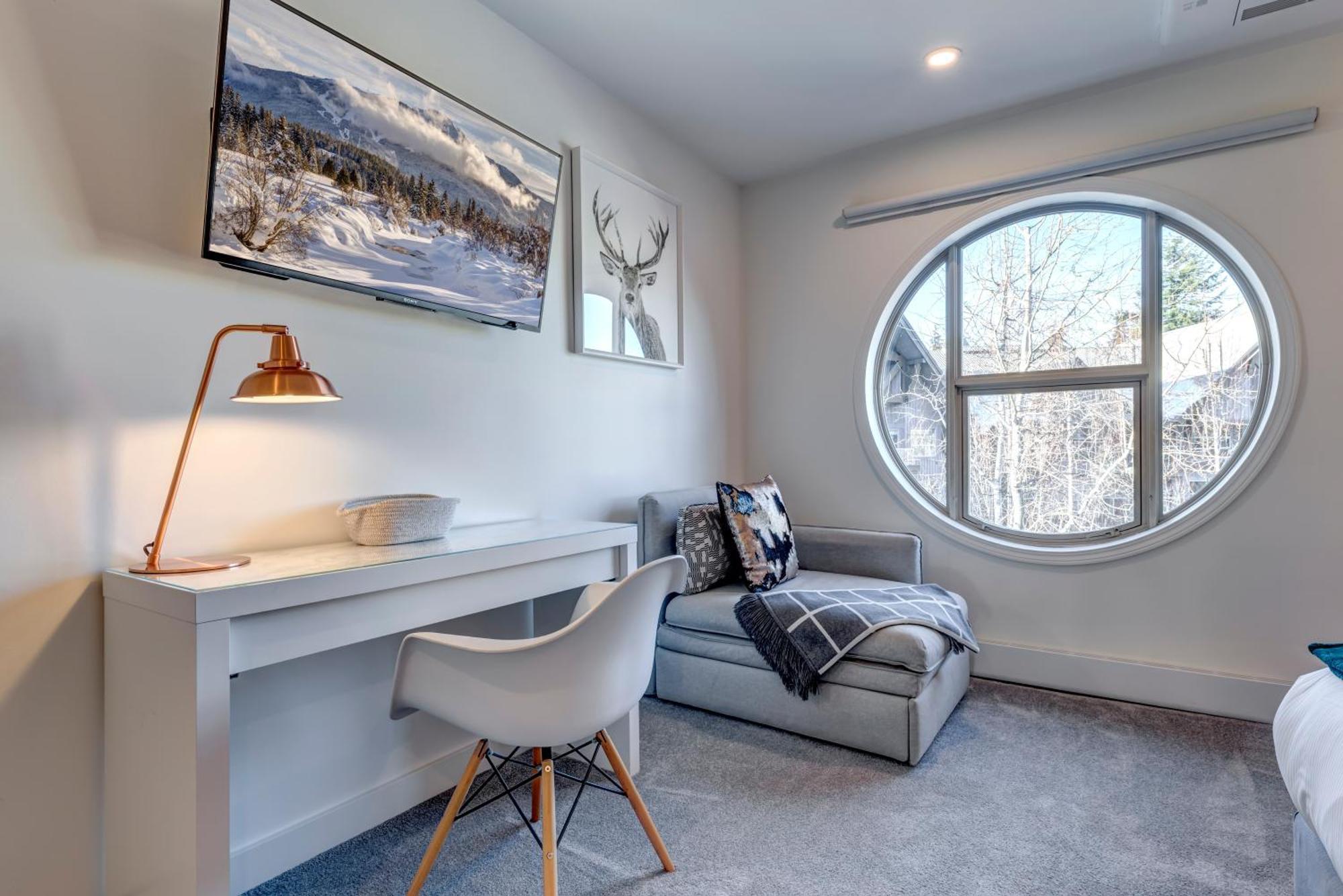 The Lookout Penthouse // A Luxe Suite In Whistler Esterno foto