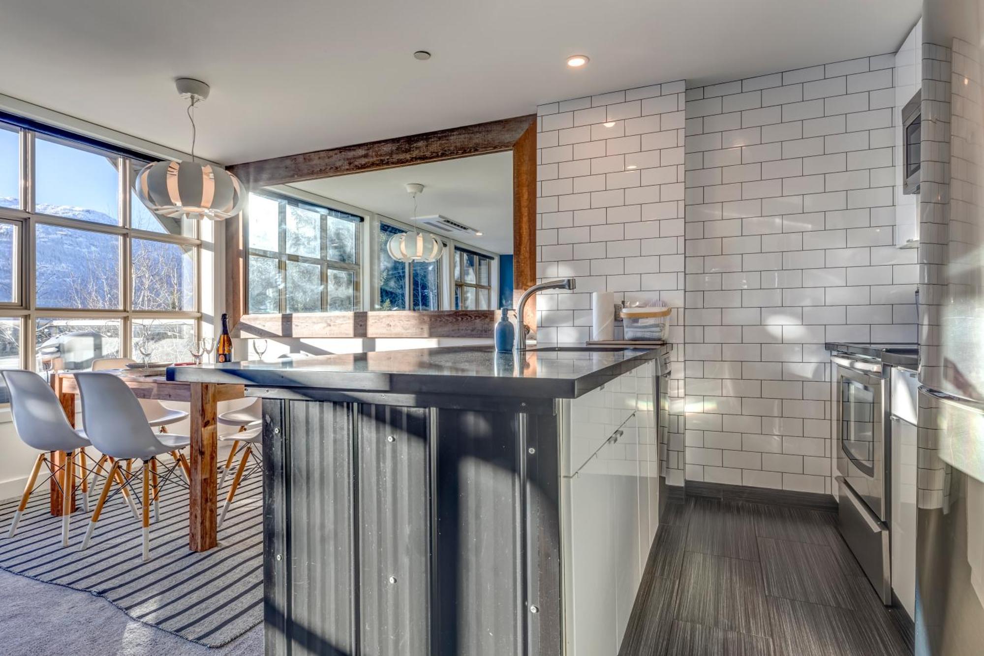 The Lookout Penthouse // A Luxe Suite In Whistler Esterno foto