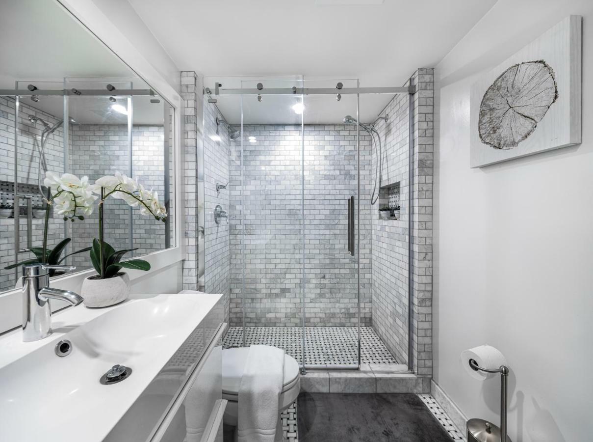 The Lookout Penthouse // A Luxe Suite In Whistler Esterno foto