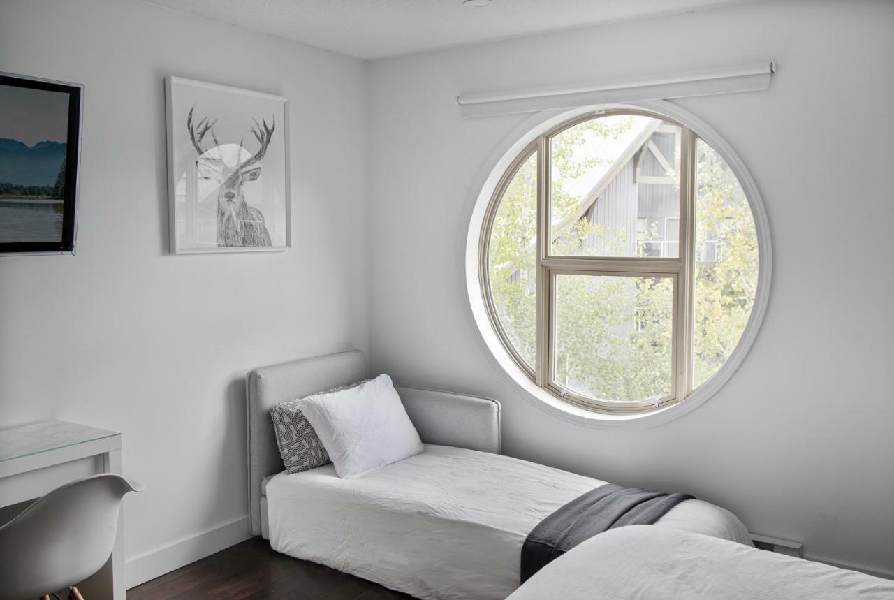 The Lookout Penthouse // A Luxe Suite In Whistler Esterno foto