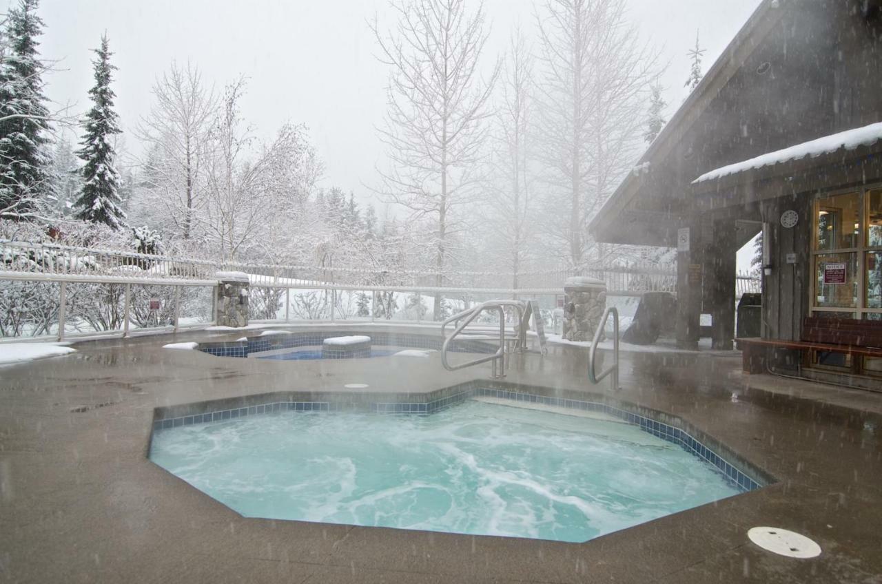 The Lookout Penthouse // A Luxe Suite In Whistler Esterno foto