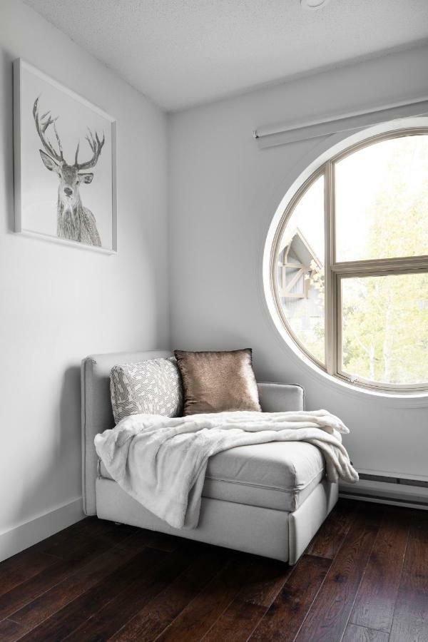 The Lookout Penthouse // A Luxe Suite In Whistler Esterno foto